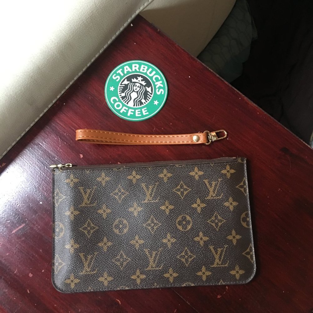 Authentic Louis Vuitton Neverfull GM Clutch Pivione - Picture 3 of 9